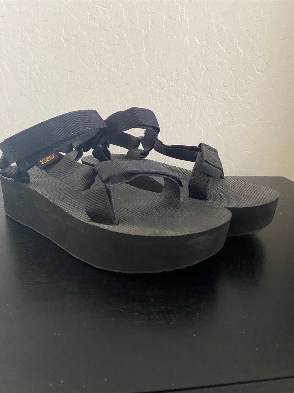 Teva | Black Flatform Sandal Adjustable Straps Size 8